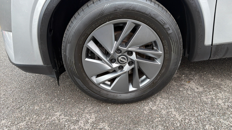 Nissan Qashqai 1.3 DiG-T MH Acenta Premium 5dr Petrol Hatchback